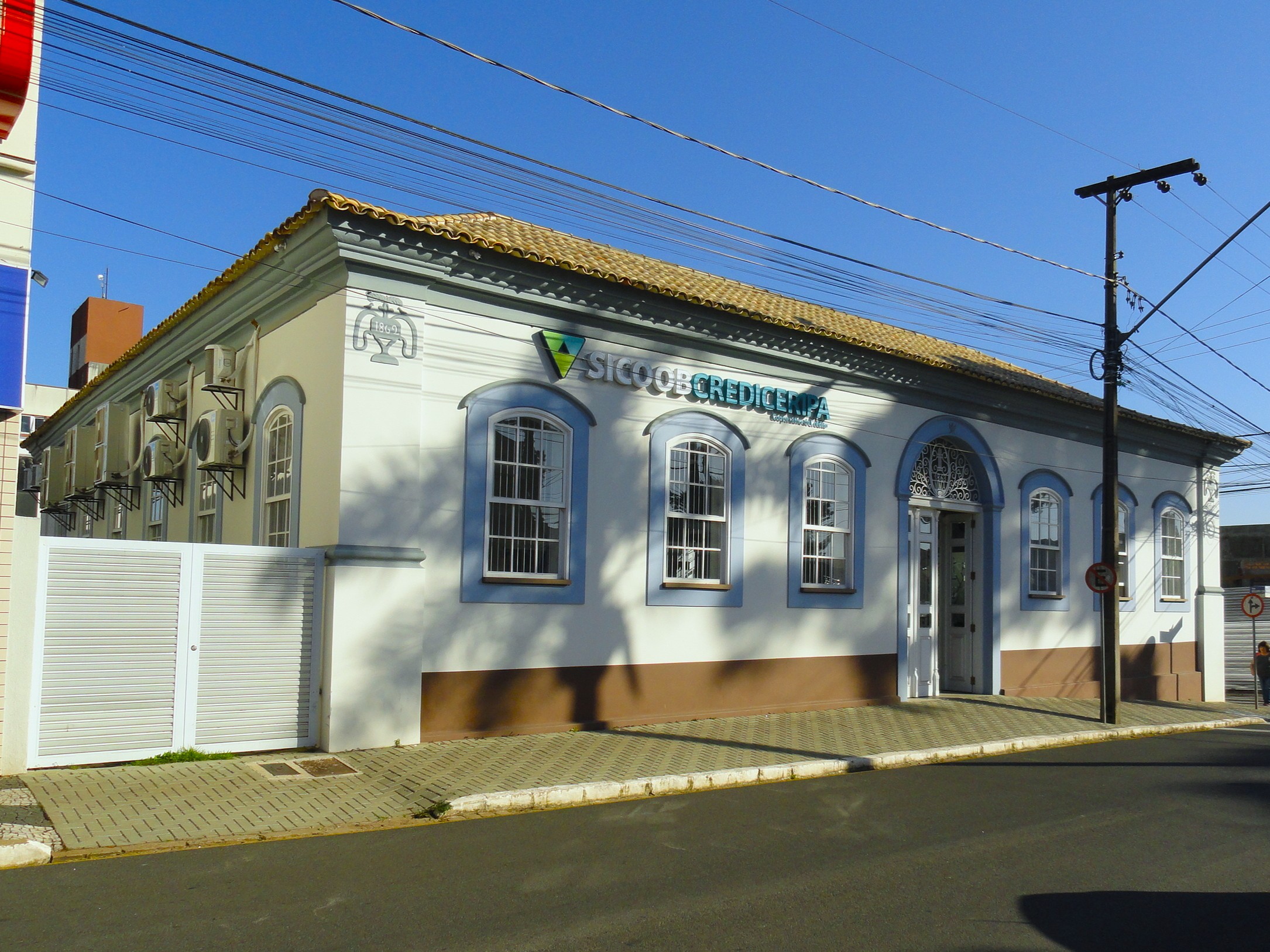 74-II: Casa situada à Praça Manoel Ribas 152 - Castro