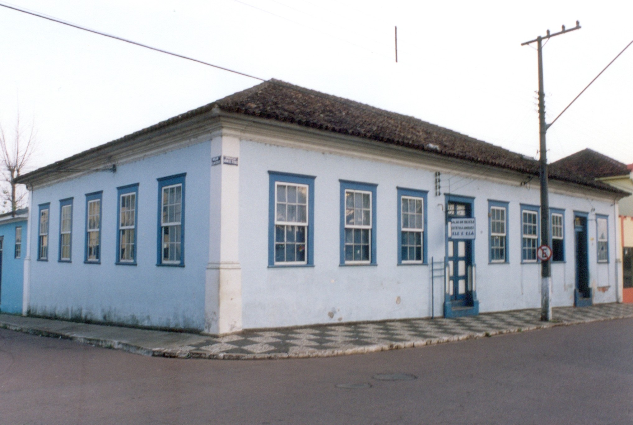 75-II: Casa situada à Praça Manoel Ribas, 120 - Castro