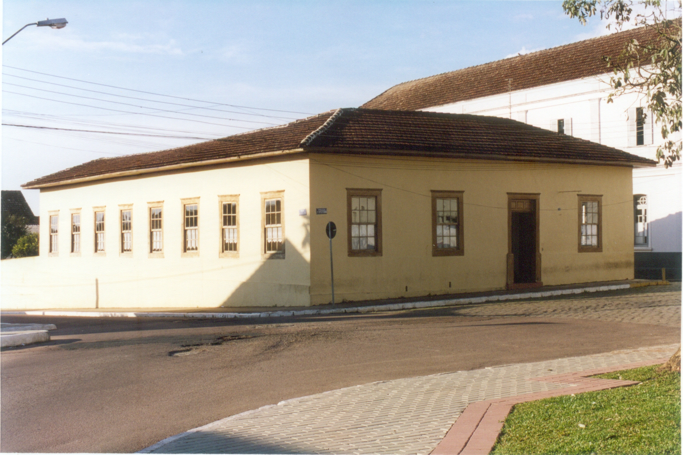 78-II Casa Situada à Praça Getúlio Vargas, 6 - Castro