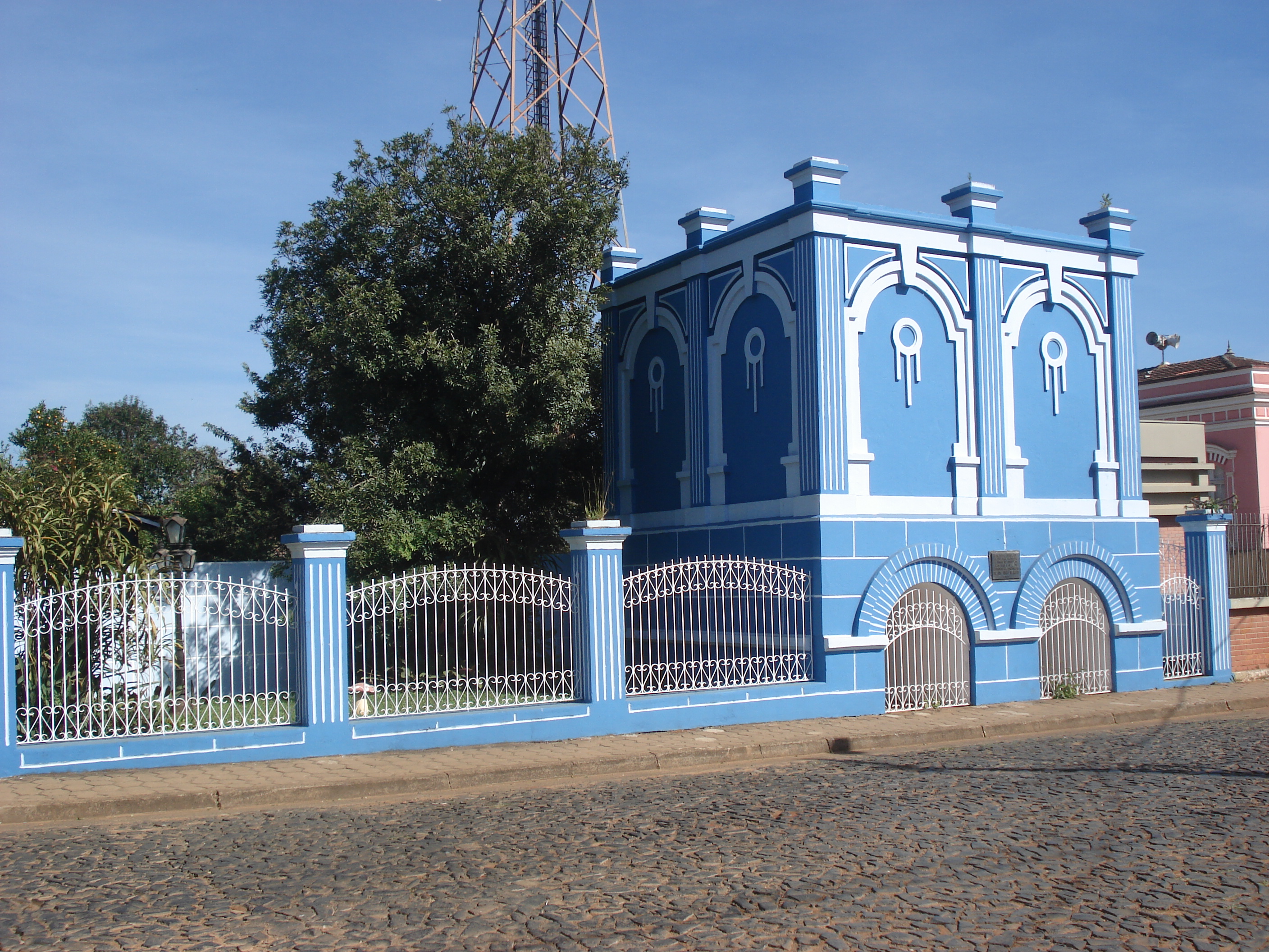 Imóvel Antigo Grupo Escolar de Telêmaco Borba e Reservatório de Água (2008)