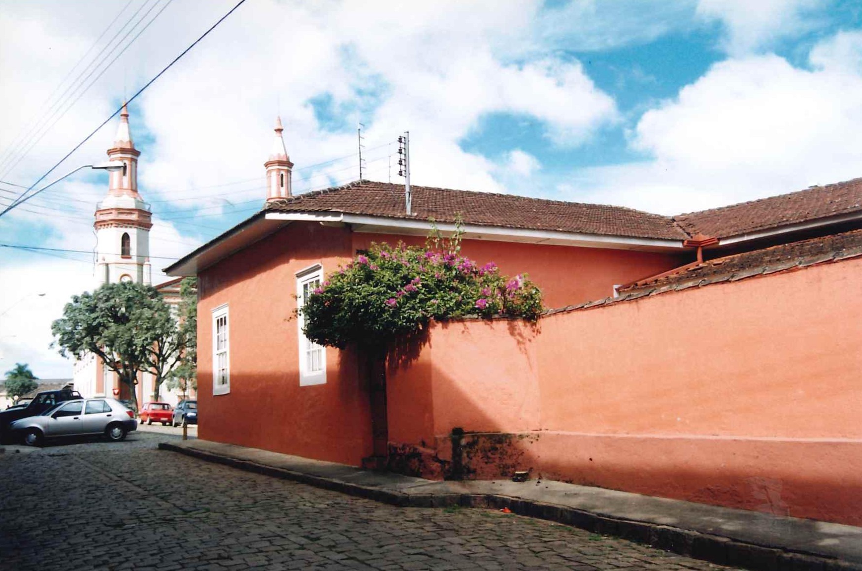 78-II Casa Situada à Praça Getúlio Vargas, 6 - Castro