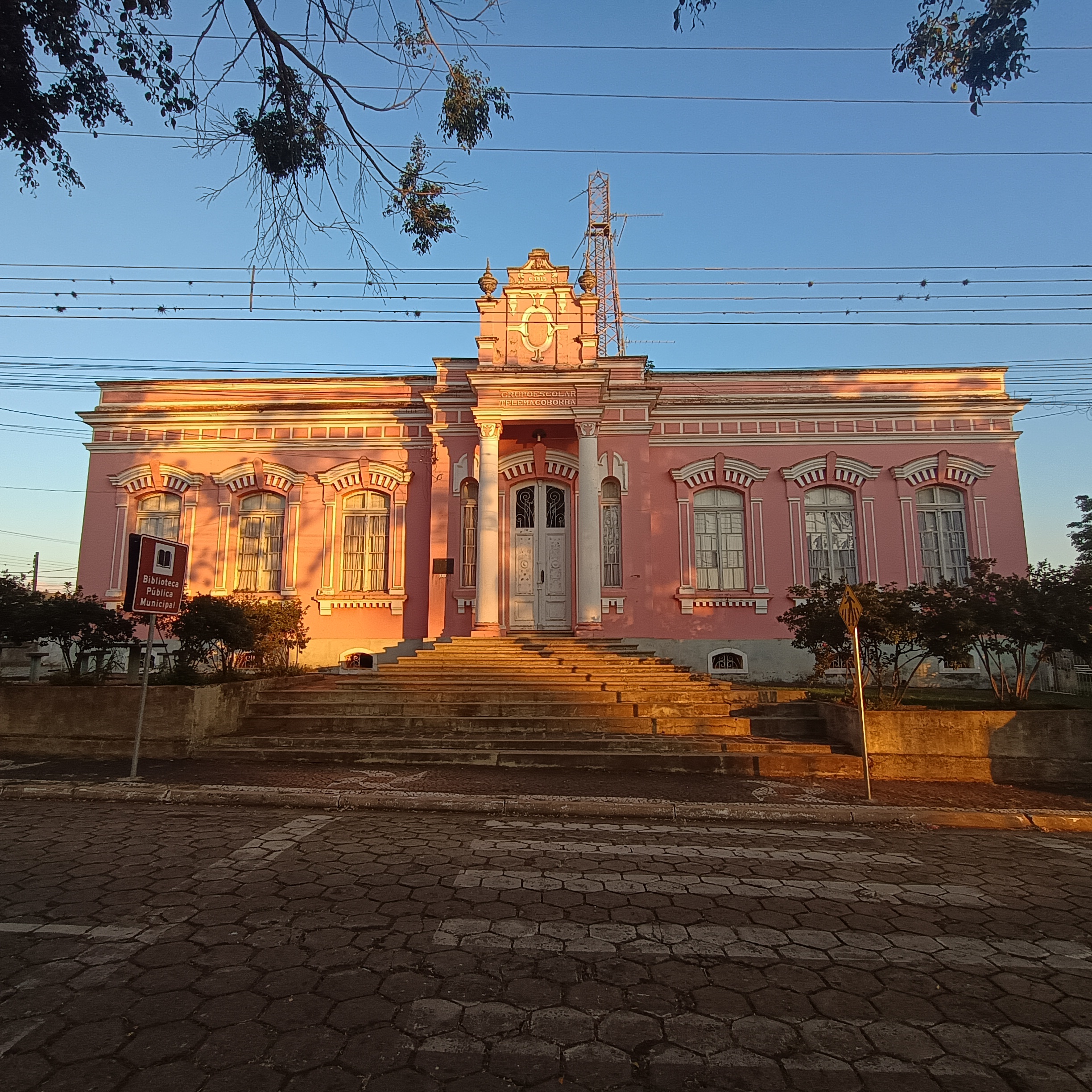 Imóvel do antigo Grupo Escolar Telêmaco Borba e Reservatório de Água
