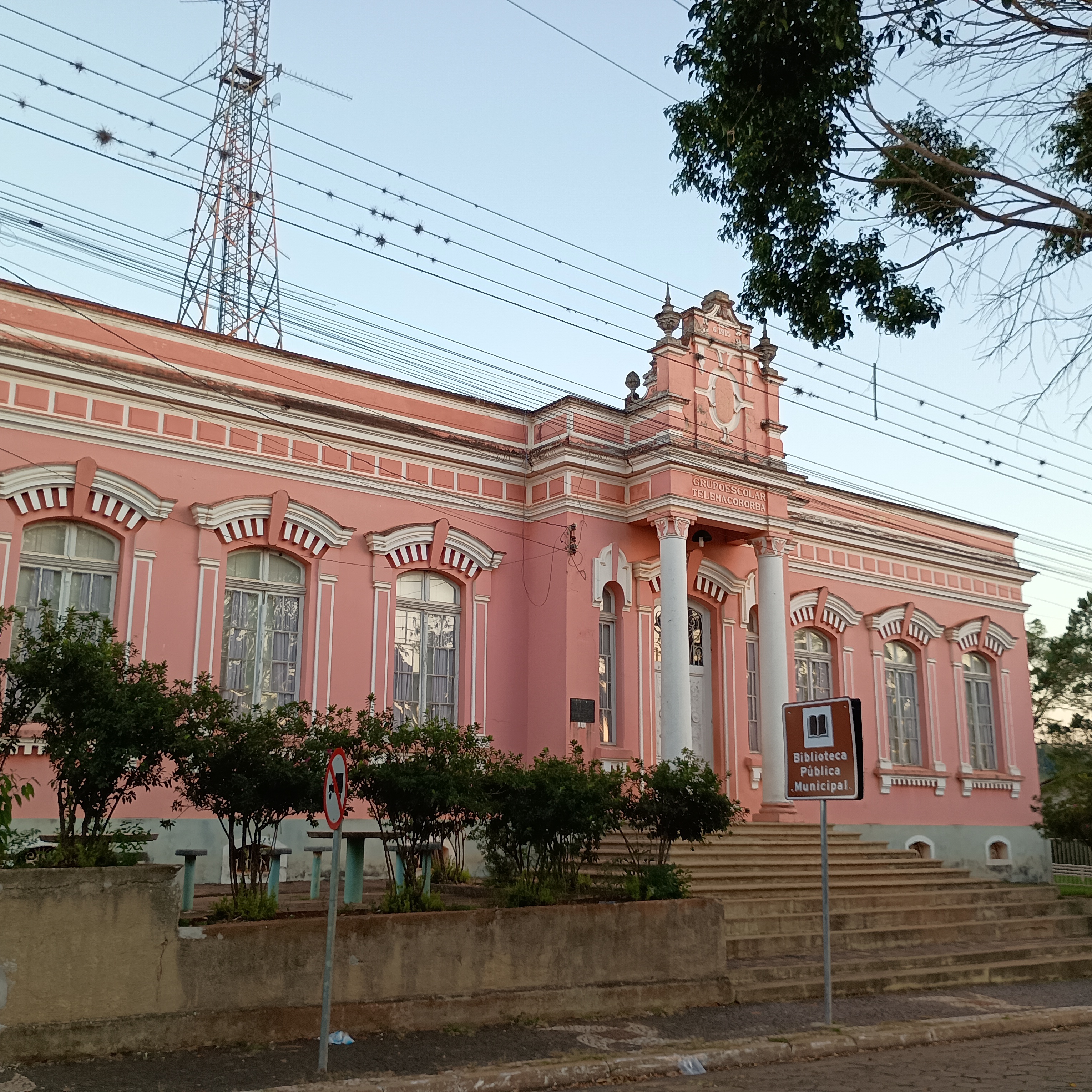 Imóvel do antigo Grupo Escolar Telêmaco Borba e Reservatório de Água