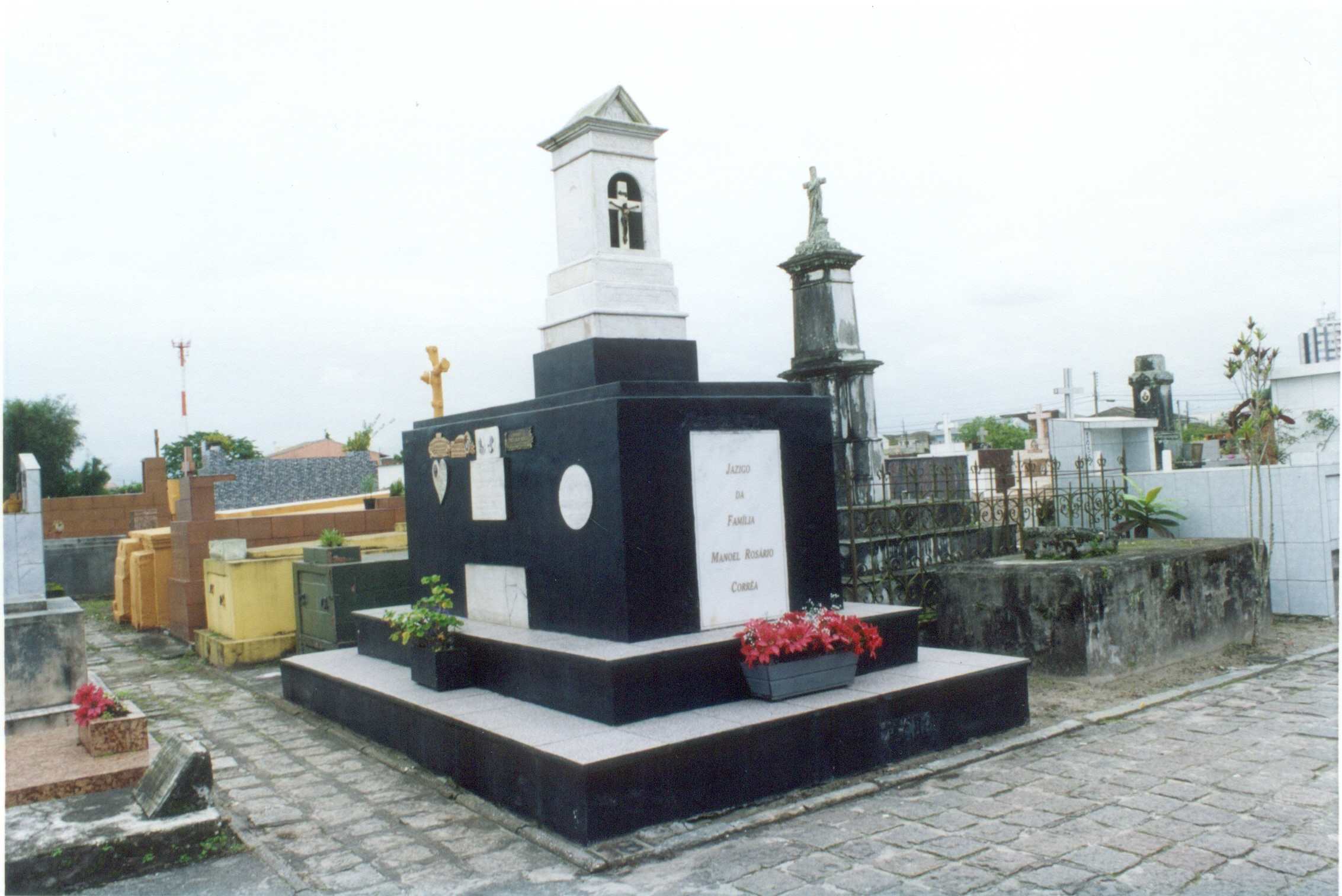111-II Jazigo da Família Correia - Paranaguá