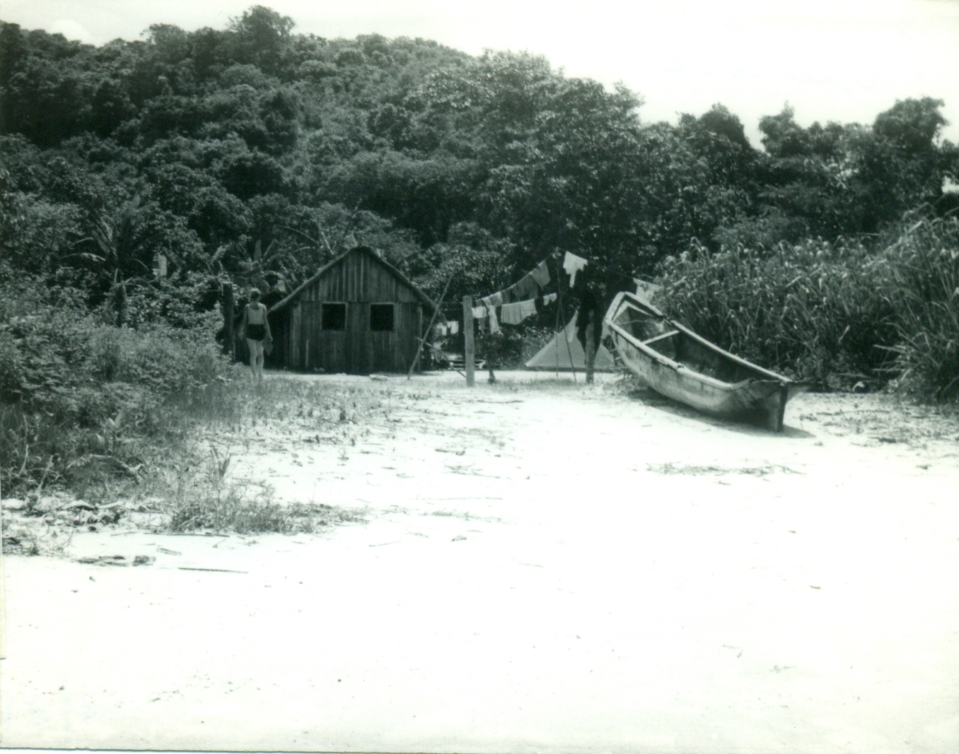 Prainha - casa do morador Emílio dos Santos, Ilha do Mel (1980)