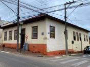73-II: Casa situada à Rua Doutor Jorge Xavier da Silva, esquina com Benjamin Constant - Castro
