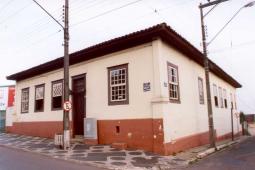 Casa situada na Rua Jorge Xavier da Silva, esquina com Benjamin Constant – Castro