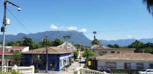 Centro Histórico de Morretes com vista para a Serra do Mar