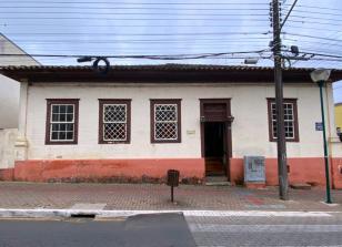 73-II: Casa situada à Rua Doutor Jorge Xavier da Silva, esquina com Benjamin Constant - Castro