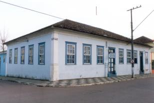 75-II: Casa situada à Praça Manoel Ribas, 120 - Castro