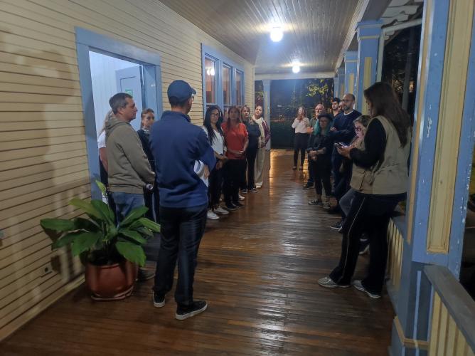 Colégio Júlia Wanderley de Curitiba Turma Turismo Visita casa Gomm 2025