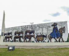 Poty Lazzarotto - Painel Monumento ao Tropeiro - Lapa