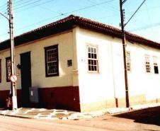 Casa situada à Rua Doutor Jorge Xavier da Silva, esquina com Benjamin Constant - Castro