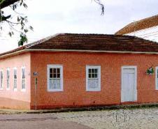 Casa situada à Praça Getúlio Vargas 6 - Castro