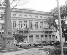 Edifício situado à Praça Marechal Floriano em Ponta Grossa