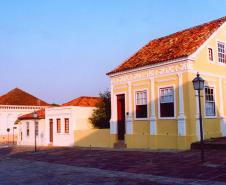centro histórico da Lapa com casas amarelas