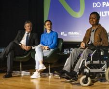 Imagem de mesa redonda no 1º Seminário Paranaense do Patrimônio Cultural.