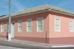 Casa situada à Praça Getúlio Vargas 10 - Castro