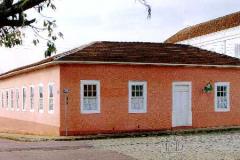 Casa situada à Praça Getúlio Vargas 6 - Castro