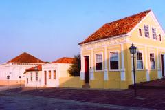 centro histórico da Lapa com casas amarelas