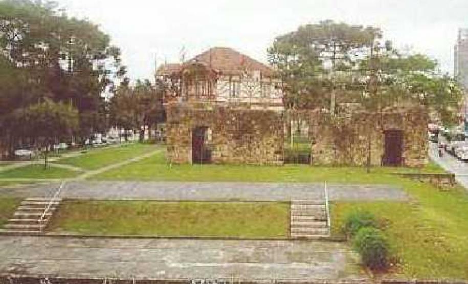 Praça Doutor João Cândido - Ruínas do São Francisco - Curitiba