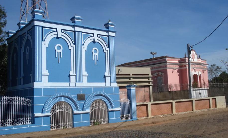 Imóvel do antigo Grupo Escolar Telêmaco Borba e Reservatório de Água em Tibagi