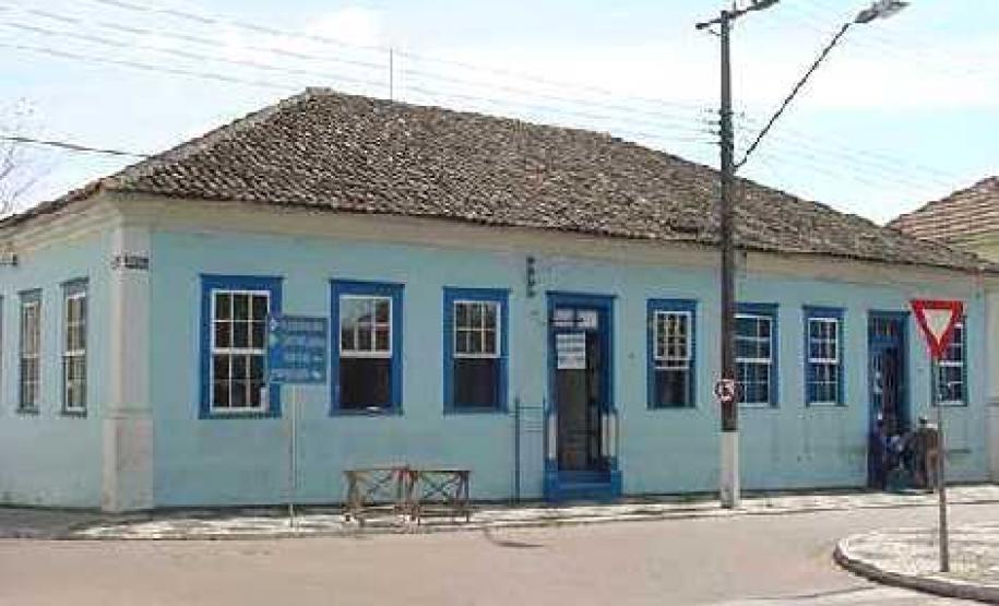 Casa situada à Praça Manoel Ribas 120 - Castro