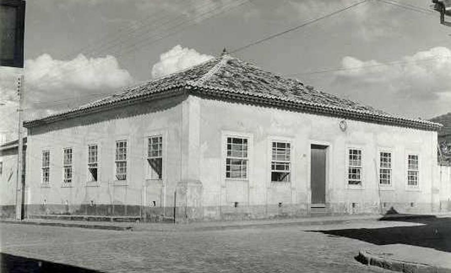 Imóvel sito à Rua Barão do Rio Branco esquina com Rua Barão dos Campos Gerais - Lapa
