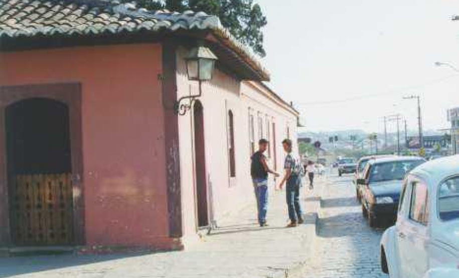 Imóvel situado à Rua Embaixador Hipólito Alves de Araújo esquina com Rua Barão do Rio Branco - Lapa