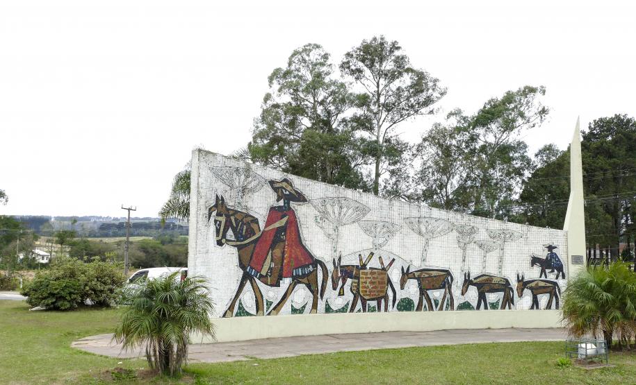 Poty Lazzarotto - Painel Monumento ao Tropeiro - Lapa