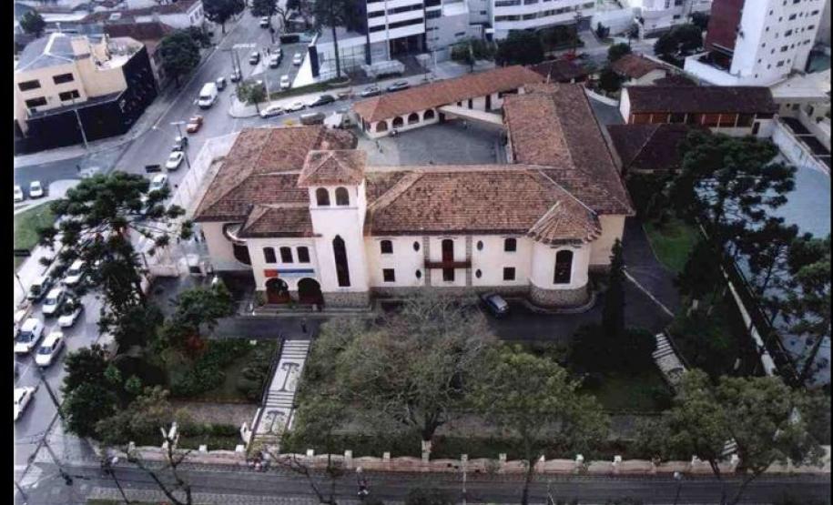 Colégio Estadual Lysímaco Ferreira da Costa - Curitiba