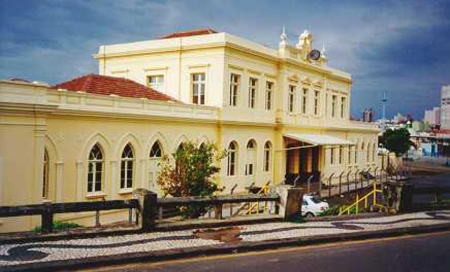 Estações de passageiros da Estrada de Ferro de Ponta Grossa