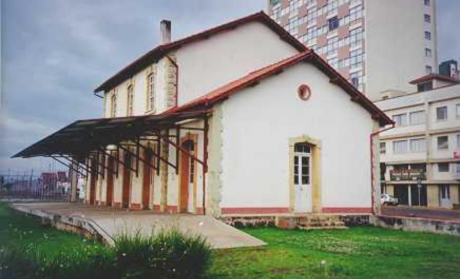 Estações de passageiros da Estrada de Ferro de Ponta Grossa
