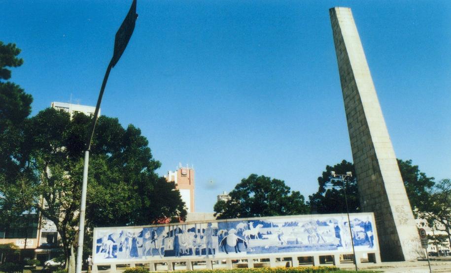 Poty Lazzarotto - Monumento do 1º Centenário do Paraná