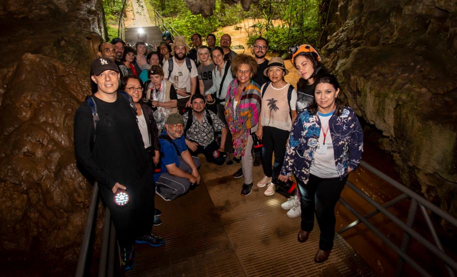 Visita na Gruta do Bacaetava em Colombo