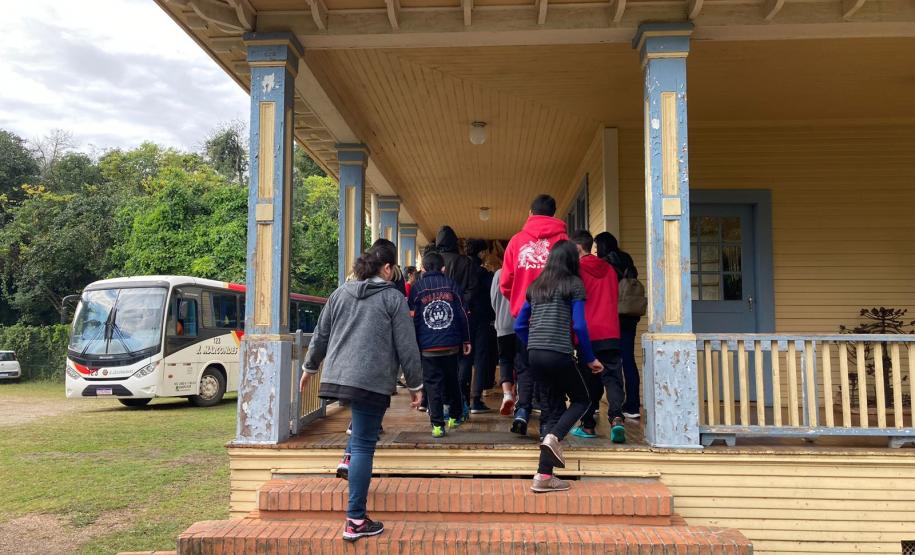 Visita mediada na Casa Gomm/ EspeleoArte
