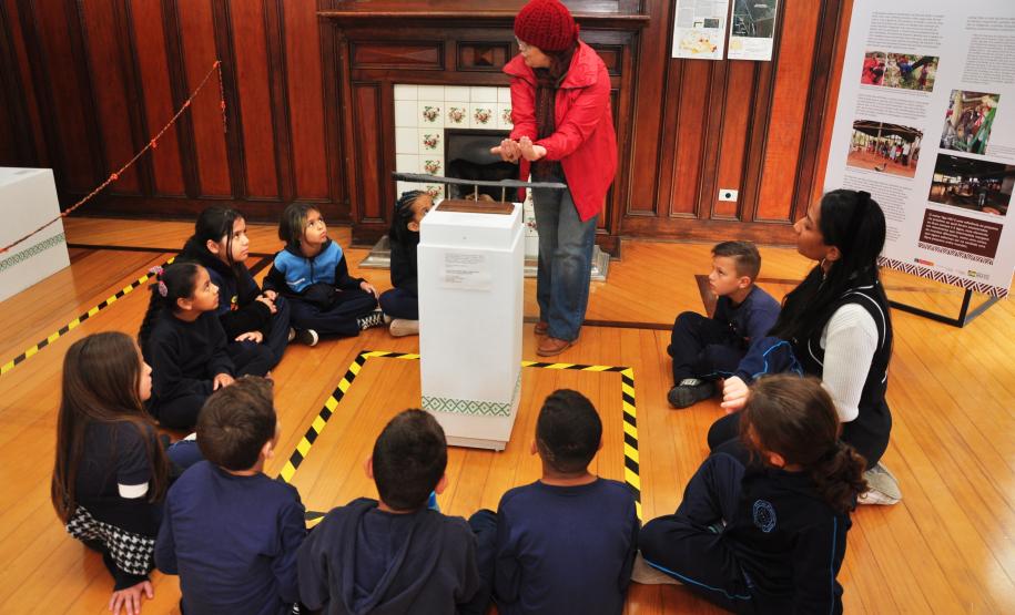 Foto da explicação sobre a canoa Ygá-Mirî