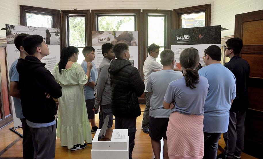 O arqueólogo e geógrafo da CPC, Almir Pontes Filho, apresentando a exposição “Ygá-Mirî”