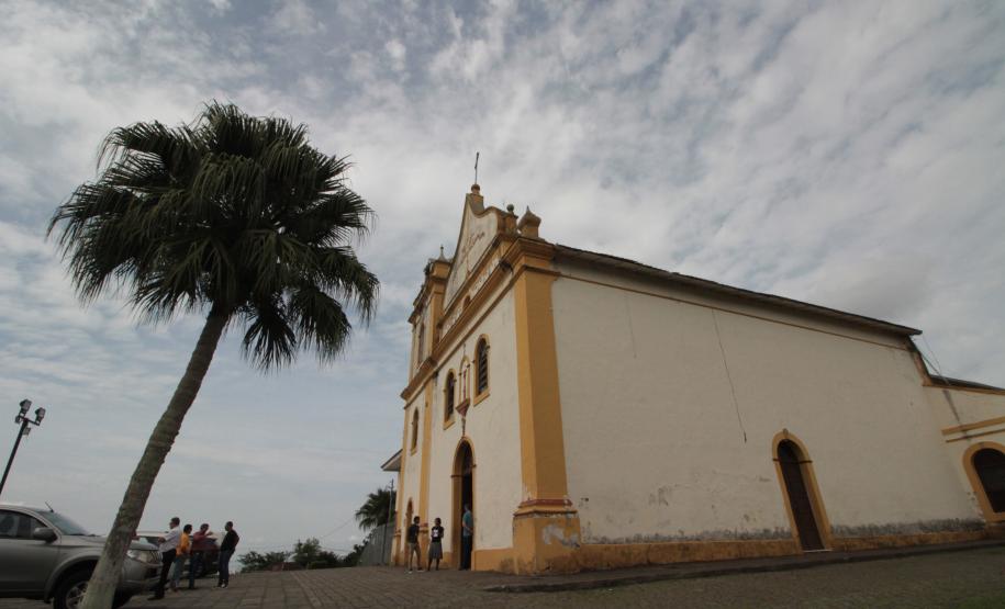 Coordenação do Patrimônio Cultural participa de entrega de projeto de restauração da Igreja Matriz de Antonina
