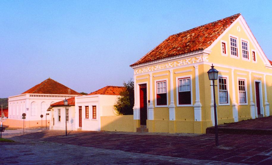 centro histórico da Lapa com casas amarelas