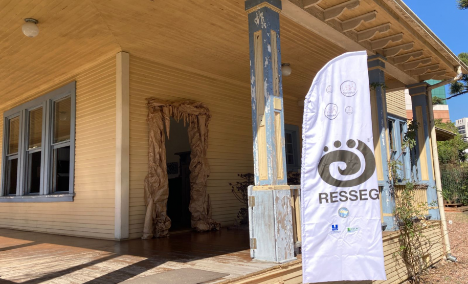 Imagem da entrada da exposição "Um olhar para o interior da Terra"