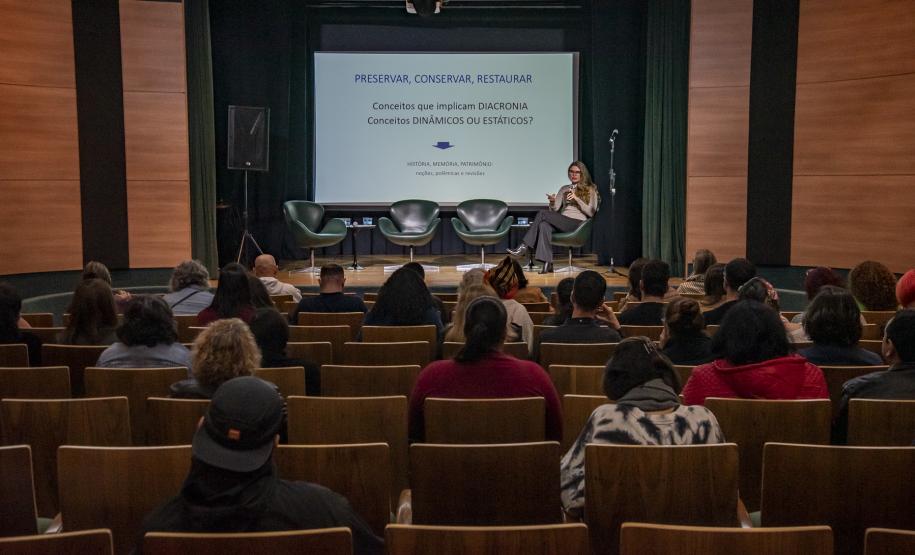 Diretora do Instituto Serendipe, Gissele Chapanski.