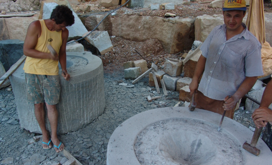 O Caminho da Cantaria nos Campos Gerais; Pesquisa de Marcela Bettega
